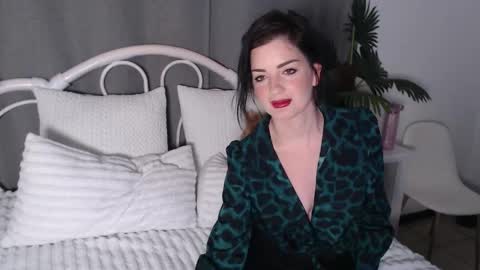 Snapshot of sweet_chantelle chatting on October 4, 7:44 pm Chantelle online show from October 4, 7:44 pm
