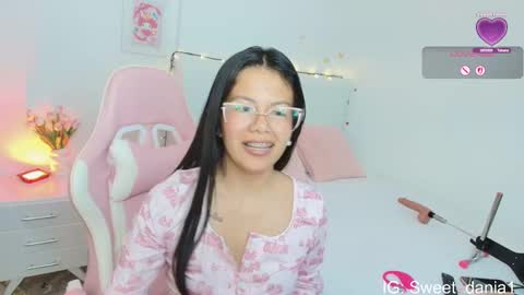 sweet_dania_ online show from September 16, 9:23 am