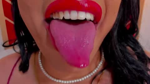 sweet_eliizabeth online show from June 9, 1:55 pm