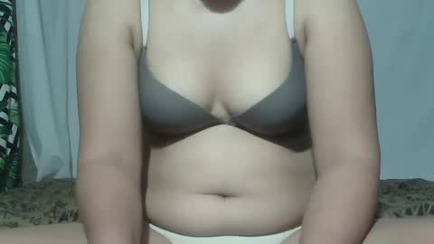 sweet_lily0613 online show from March 3, 11:24 pm