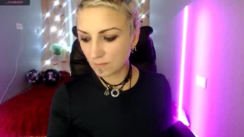 sweet_n_strong online show from November 8, 1:36 pm