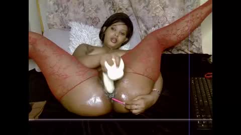 Snapshot of sweet_nipple1996 chatting on October 24, 3:57 pm maya online show from October 24, 3:57 pm