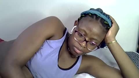 sweet_zarah online show from May 13, 1:15 am