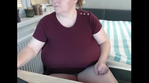 Sweetboobs85h online show from January 15, 9:34 pm