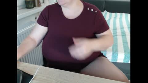 Sweetboobs85h online show from January 14, 9:23 pm