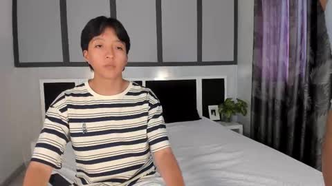 Snapshot of sweetcoupple chatting on October 13, 7:05 pm Eva Short hair girl - Victoria Long red hair online show from October 13, 7:05 pm