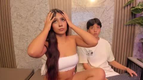 Snapshot of sweetcoupple chatting on October 4, 8:17 pm Eva Short hair girl - Victoria Long red hair online show from October 4, 8:17 pm
