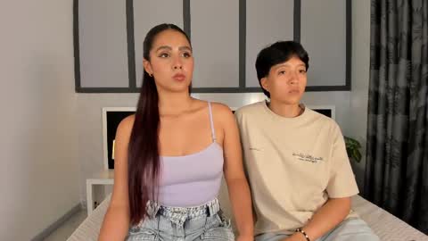 Snapshot of sweetcoupple chatting on September 30, 12:32 am Eva Short hair girl - Victoria Long red hair online show from September 30, 12:32 am
