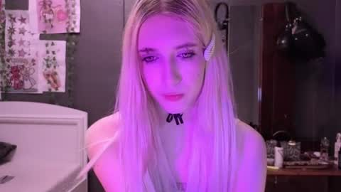 sweetcrystalll online show from July 10, 8:24 pm