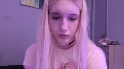 sweetcrystalll online show from June 30, 3:06 am