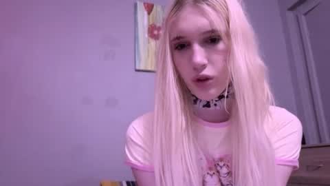 sweetcrystalll online show from June 23, 12:29 am