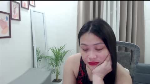 Snapshot of sweetestsmile_ chatting on February 26, 12:05 pm Khaye online show from February 26, 12:05 pm