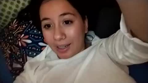 Ana Mara  i cant Make noise My family is here  online show from January 15, 4:32 am