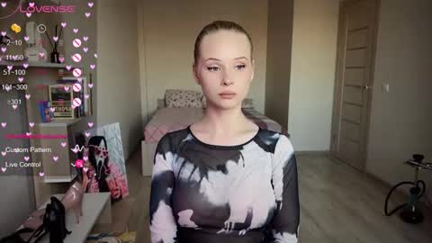 sweetie Lisa3 online show from September 12, 3:36 pm