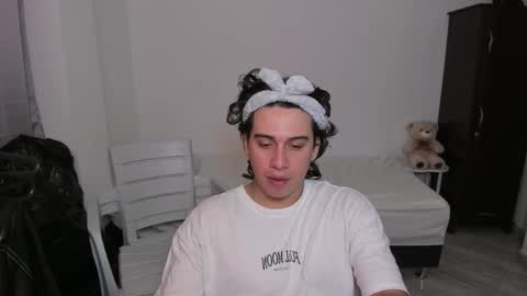 Lian online show from December 17, 6:47 pm