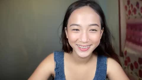 Mia online show from November 17, 1:13 pm