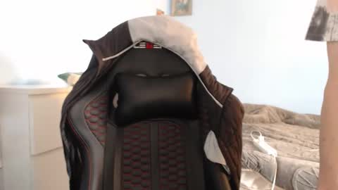 Cat online show from January 13, 9:06 am