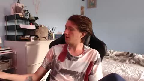 Cat online show from April 16, 8:36 am