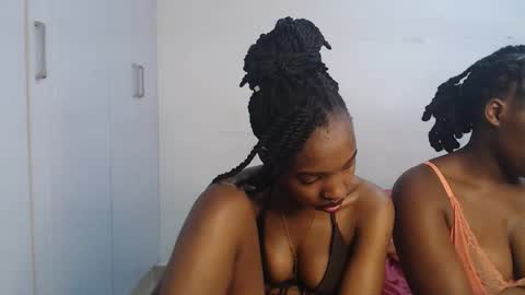 Snapshot of swyt_camillah chatting on October 21, 3:27 pm Camillah online show from October 21, 3:27 pm