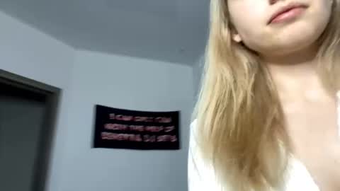 Mona online show from January 16, 5:33 pm