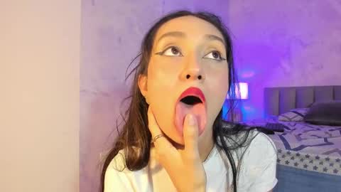 Sylvia Leos online show from February 25, 5:40 pm