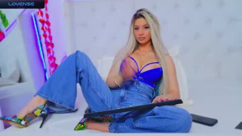 Snapshot of taahiraarabian chatting on February 18, 4:36 pm Arianna online show from February 18, 4:36 pm