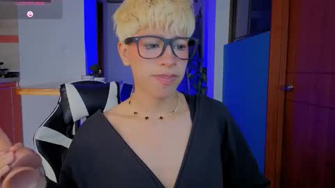 taichi online show from February 3, 12:09 pm