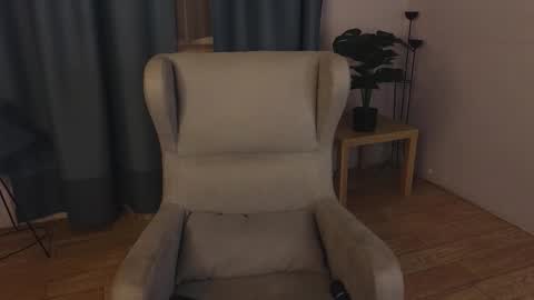 Lizzy online show from December 14, 8:04 pm