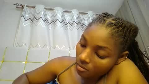 Snapshot of tamia538235 chatting on February 19, 3:28 am tamia online show from February 19, 3:28 am