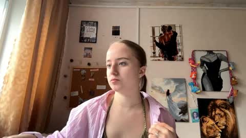 Karina online show from April 28, 1:37 pm