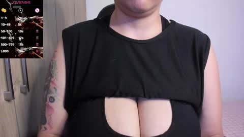 tarrant_ online show from April 4, 11:45 pm