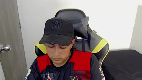 T A T A N online show from November 28, 9:44 pm