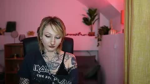 TattooedBlonde18 online show from June 23, 6:25 pm