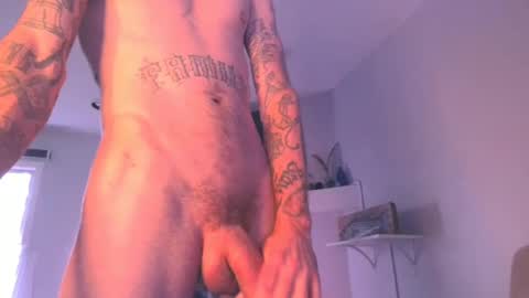 Snapshot of tattooednudedude chatting on January 4, 1:21 pm Mr. Favorite online show from January 4, 1:21 pm