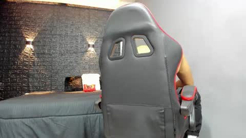 Snapshot of taurus_boy1 chatting on October 20, 3:33 am  T A U R U S  online show from October 20, 3:33 am