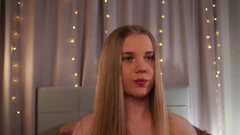 Taya online show from May 17, 4:49 pm