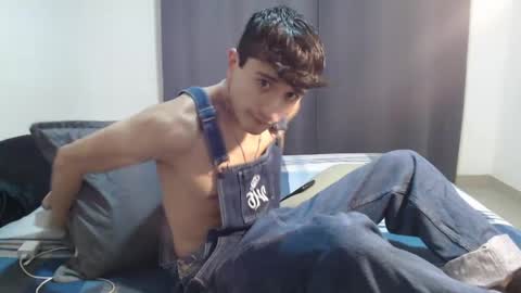 independent model online show from June 9, 9:53 am