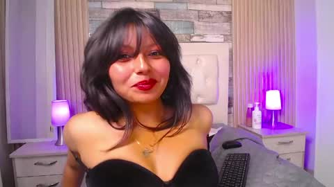 taylor_hs1 online show from June 3, 2:44 pm