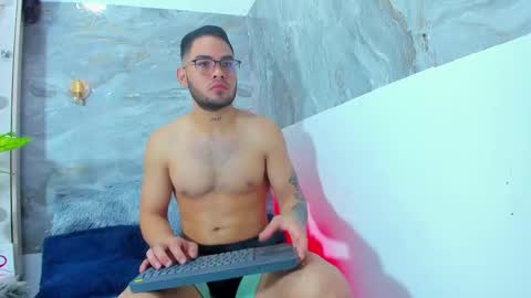 TAYLOR AND TAYLER online show from January 15, 5:00 pm