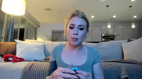 Taylor Rae online show from February 6, 3:21 am
