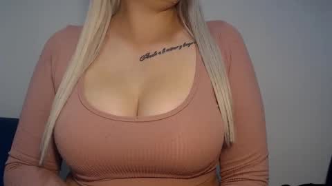 Snapshot of teeyara_ chatting on October 18, 9:30 pm Teeyara  online show from October 18, 9:30 pm