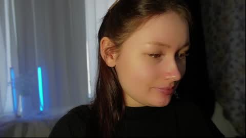 tendre_amelia online show from June 5, 11:15 am