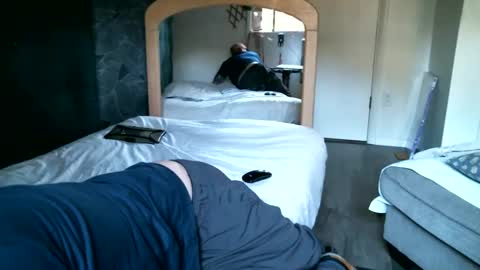 Axle online show from December 17, 10:00 pm