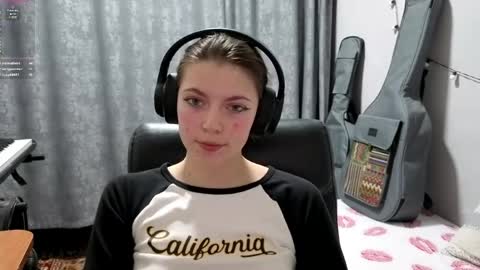 Anny Simpson online show from April 16, 9:39 pm