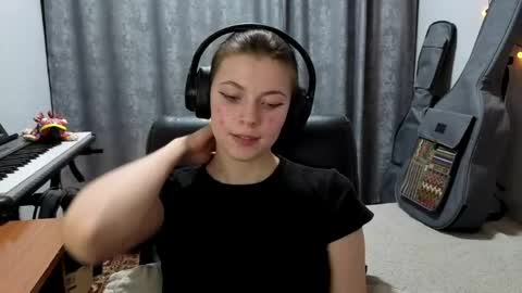 Anny Simpson online show from April 14, 9:40 pm