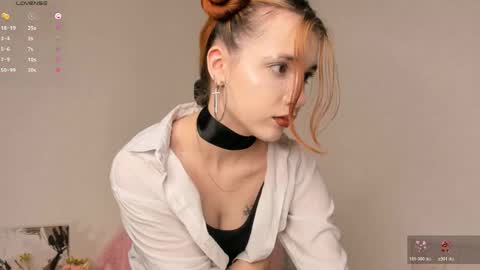Caroline online show from May 15, 5:42 pm