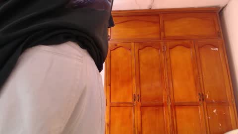 tessachains online show from February 15, 1:32 pm