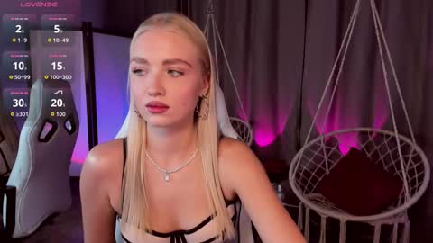 TessaHamilton online show from November 8, 8:06 am