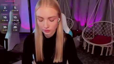 TessaHamilton online show from November 3, 10:16 am