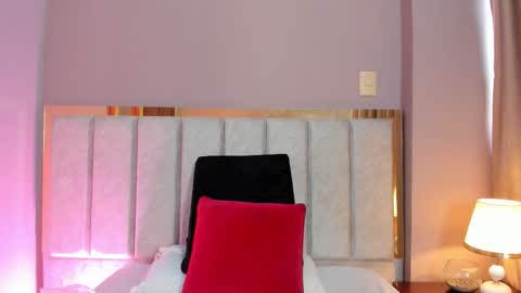 Tessamonroee online show from March 8, 1:59 pm